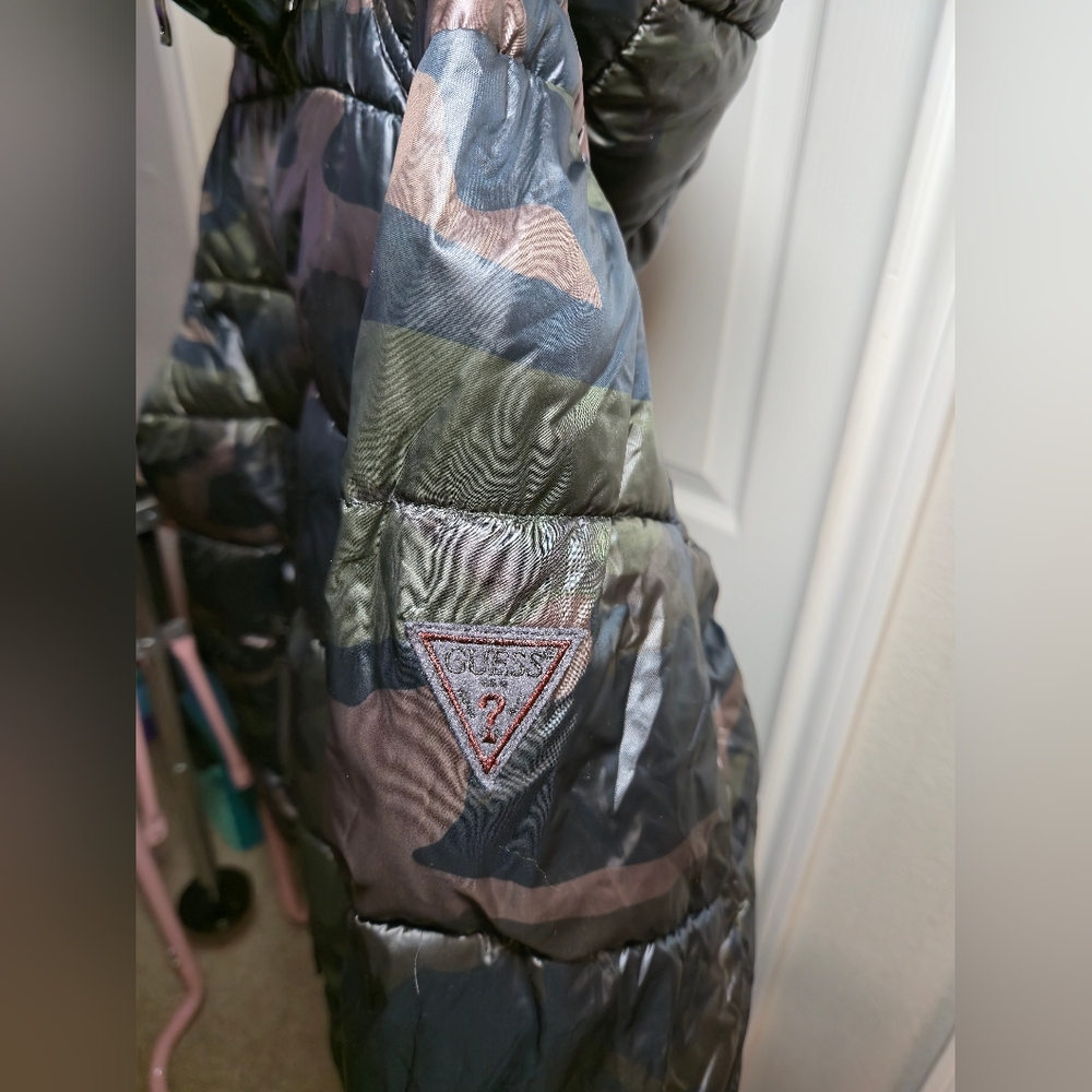 Guess Men's Puffer Jacket - Black and Green - Picture 4 of 14